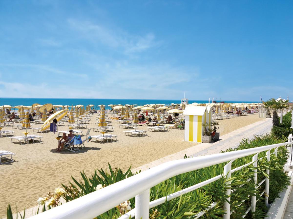 Hotel Bristol Lido di Jesolo Exterior photo