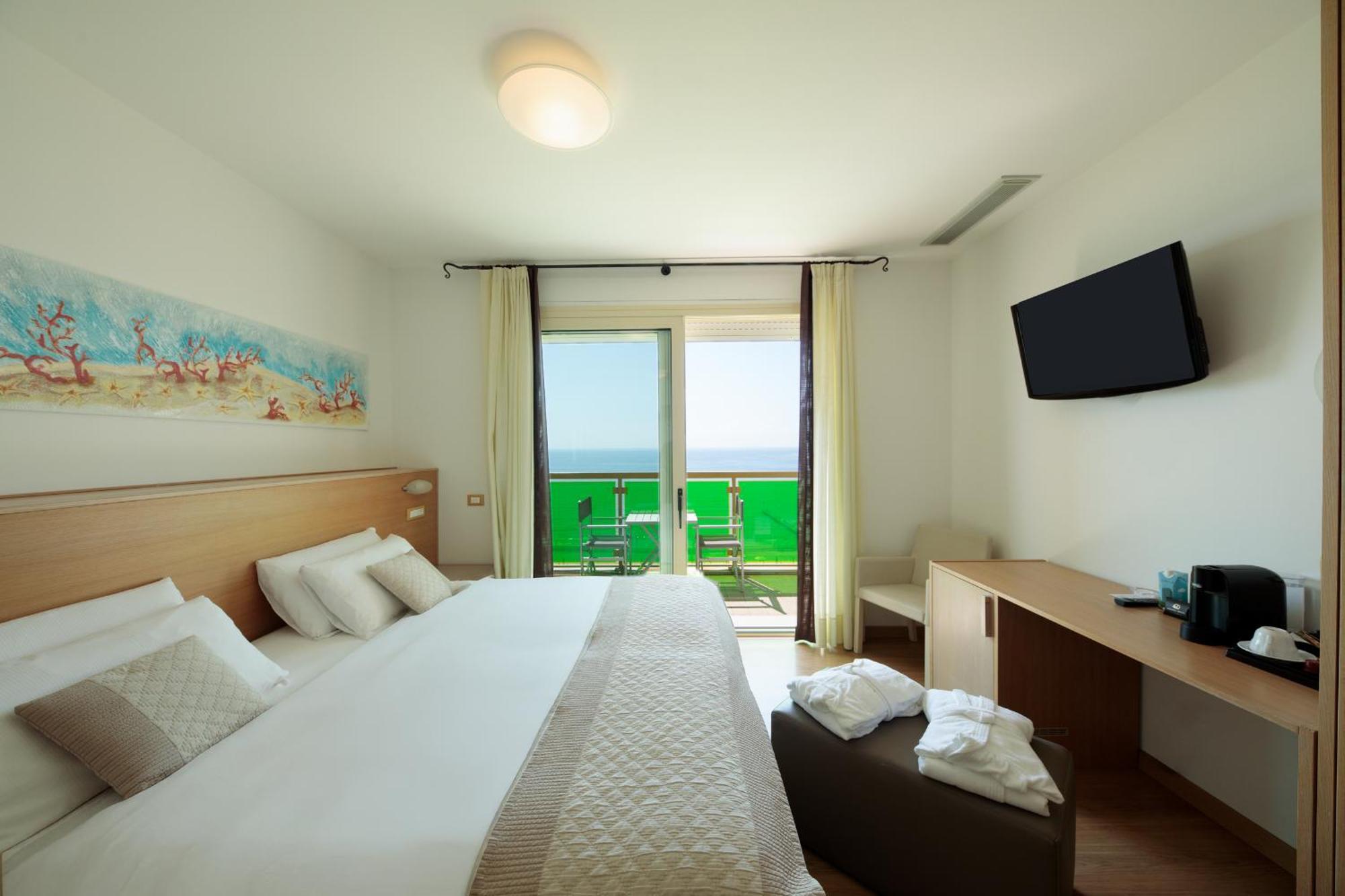 Hotel Bristol Lido di Jesolo Exterior photo