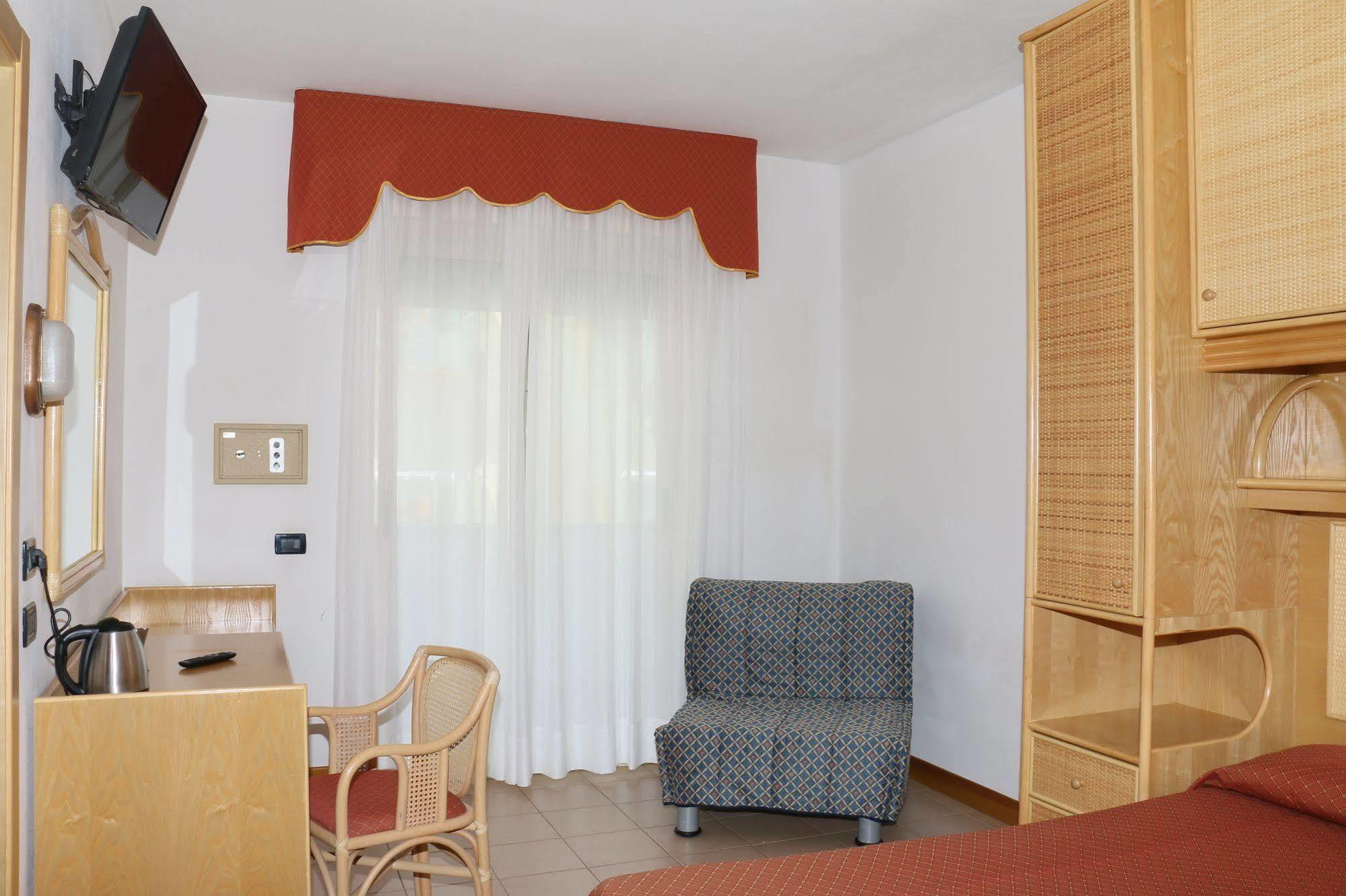 Hotel Bristol Lido di Jesolo Exterior photo